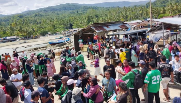 Ratusan Warga Padati Pelabuhan Buko, Antar Kepulangan Mahasiswa KKN Unismuh Luwuk Angkatan 38