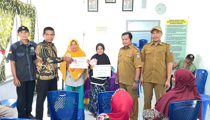 Transparan dan Tepat Sasaran, Pemdes Okumel Salurkan BLT DD Lima Bulan