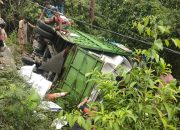 Tak Mampu Menanjak, Truk Terguling di Nuhon, Sopir Dilarikan ke Rumah Sakit 