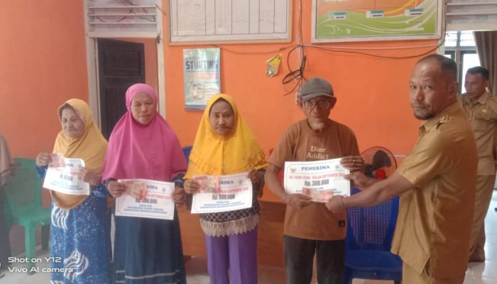 Pemdes Luk Sukses Salurkan BLT-DD September 2025 kepada Warga