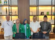 Dilepas Rektor, 2 Mahasiswa Unismuh Luwuk Siap Ikuti MTQ Mahasiswa Nasional 2025