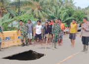 Waspada! Jalan Berlubang di Trans Luwuk-Palu, Tepatnya Desa Toima Bunta