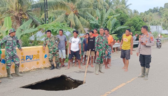 Waspada! Jalan Berlubang di Trans Luwuk-Palu, Tepatnya Desa Toima Bunta