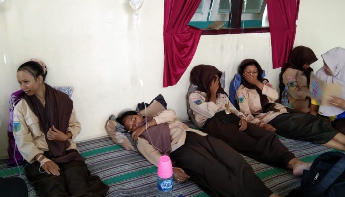 Diduga Keracunan MBG, Puluhan Siswa di Kecamatan Moilong Dilarikan ke Puskesmas
