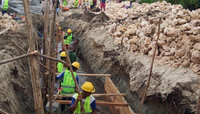 Progres Pembangunan Pengaman Pantai Desa Tombos Capai 27,25 Persen