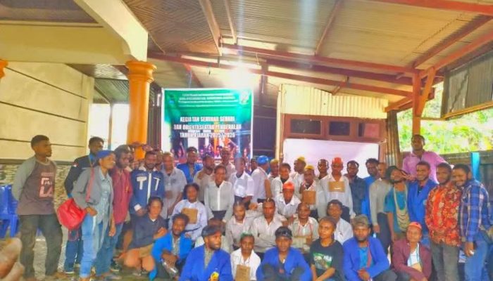 Seminar Sehari dan Orientasi IPMADO Kota Studi Sorong, Resmi Kukuhkan 25 Mahasiswa Baru Angkatan 2025