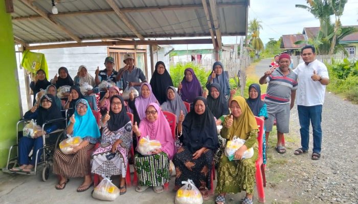 Bersama Keluarga Murad Husain, Aleg Gerindra Banggai Salurkan Ratusan Paket Sembako di 2 Kecamatan