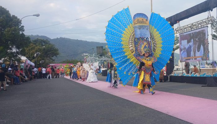 Lebih Megah dan Meriah, Karnaval Budaya Semarakkan Festival Teluk Lalong 2025