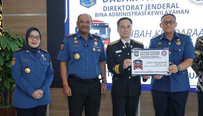 Damkar Bangkep Terima Bantuan Satu Unit Mobil Pemadam dari Kemendagri dan Pemerintah Korea Selatan