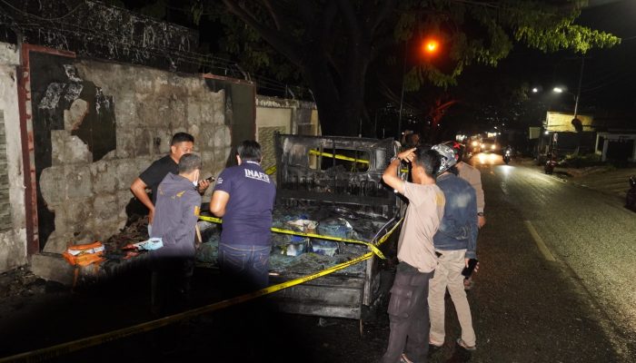 Polres Banggai Olah TKP Kebakaran Mobil Diduga Pengetap BBM