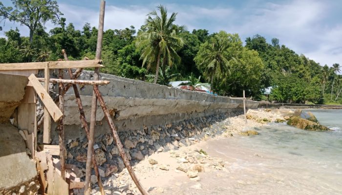 Progres Pembangunan Rekonstruksi Pengaman Pasang Surut Desa Lalong Capai 60,485 Persen