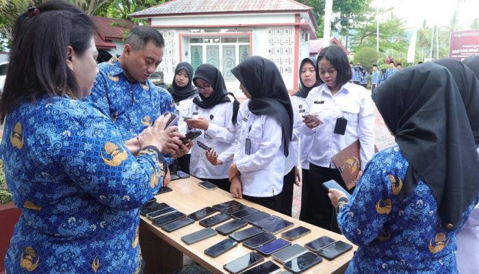 Imigrasi Banggai Lakukan Pemeriksaan Handphone Pegawai untuk Cegah Praktik Judol dan Aktivitas Digital yang Tidak Sesuai Kode Etik