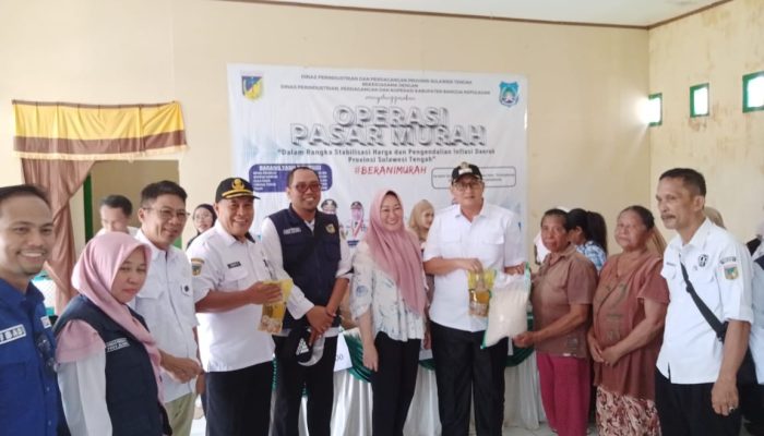 Masyarakat Tompudau Antusias Berbelanja di Pasar Murah Disperindag Sulteng