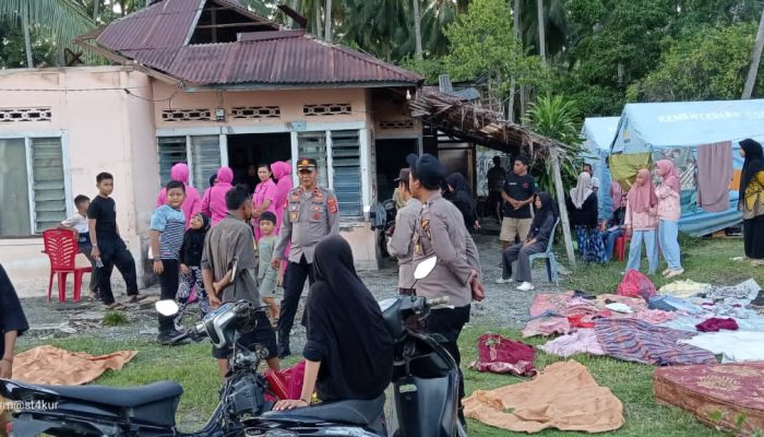 Gercep, Polisi Salurkan Bantuan untuk Korban Puting Beliung di Bunta