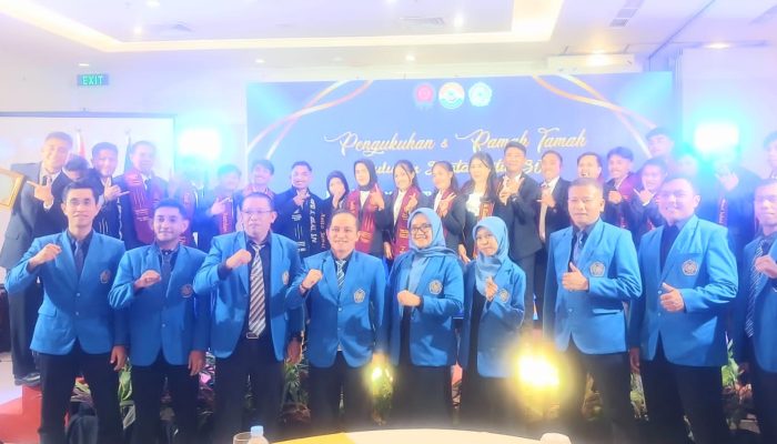 Dekan FKIP Unismuh Luwuk Resmi Kukuhkan 70 Sarjana Baru