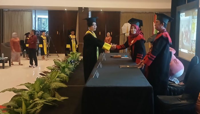 AMIK Luwuk Banggai Sukses Gelar Wisuda ke-18, Kukuhkan 203 Lulusan