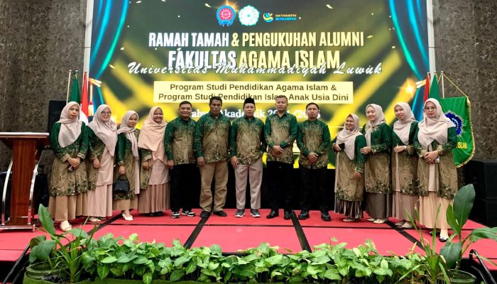 Fakultas Agama Islam Unismuh Luwuk Kukuhkan 107 Sarjana Baru