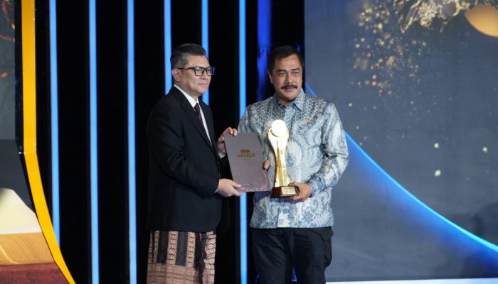 Sukses Transformasi Digital Layanan Publik, Menteri Agus Raih Penghargaan detikcom Awards 2025