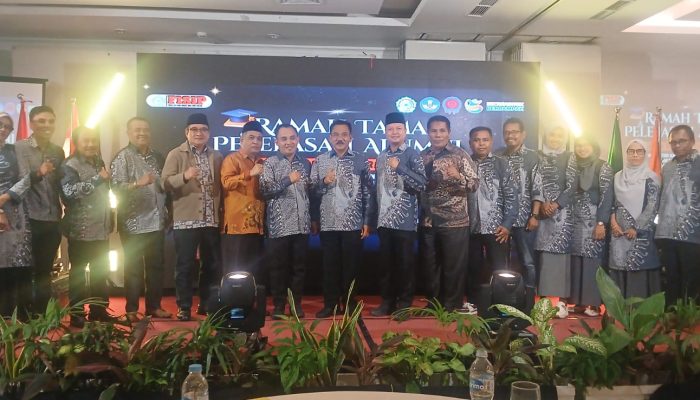 Diikuti 85 Lulusan, FISIP Unismuh Luwuk Gelar Ramah Tamah dan Pengukuhan Alumni