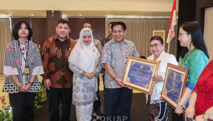 Di Hari Ibu ke 97, 17 Mitra Dinas P2KBP3A Banggai Terima Penghargaan