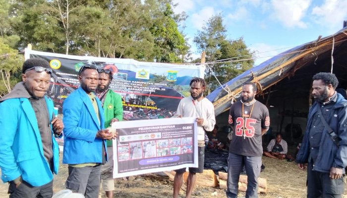 Solidaritas Mahasiswa Papua Pegunungan dan Sorong Raya Sukses Salurkan Bantuan Uang Tunai dan Logistik untuk Korban Banjir Bandang Nduga