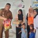 Giliran Nambo, Kadis P2KBP3A Banggai Salurkan Bantuan KRS untuk 16 Penerima Manfaat