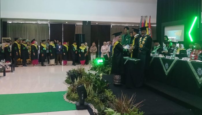 Unismuh Luwuk Wisuda 700 Lulusan Sarjana dan Magister Manajamen