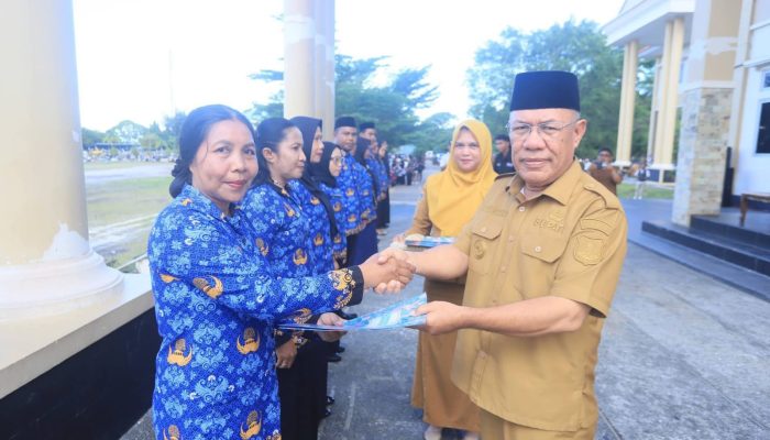 Bupati Bangkep Pimpin Pengambilan Sumpah PNS dan Penyerahan SK PNS serta PPPK Paruh Waktu