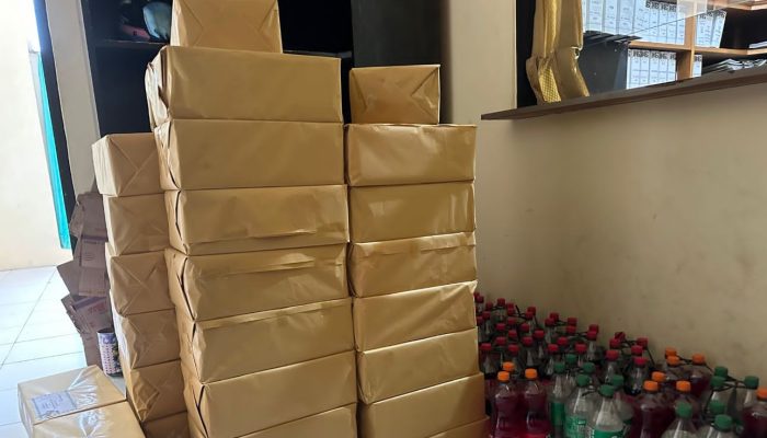 PT. KLS Salurkan Ratusan Paket Bingkisan Natal untuk Karyawan