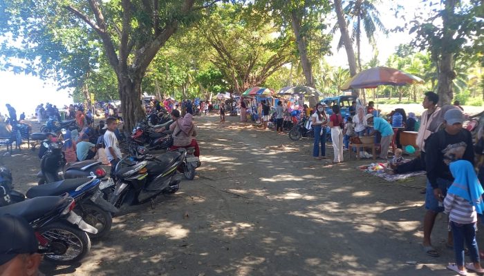 Wisata Pantai Hek Paling Ramai Dikunjungi, Polsek Nuhon Lakukan Pengamanan di Semua Destinasi