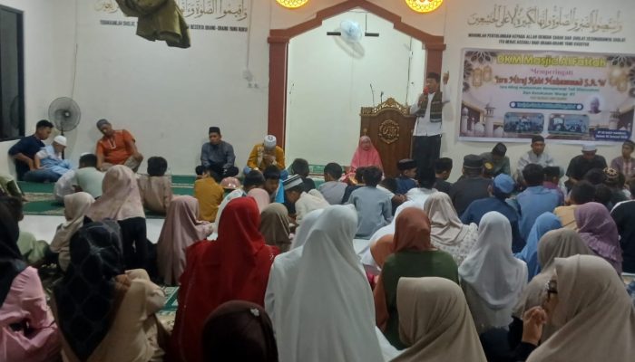 Undang Ustadz Hamidi, Masjid Al Fattah Bukit Mambual Sukses Gelar Isra Miraj