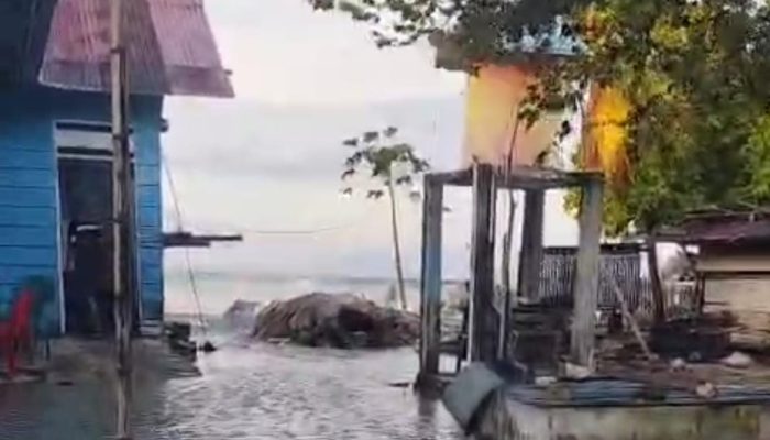 Banjir Rob Terjang Permukiman Warga Bulagi Utara, 65 Rumah Terdampak
