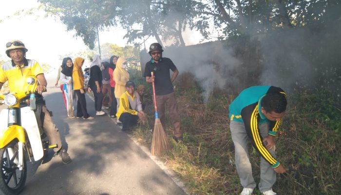 Camat Toili Pimpin Kerja Bakti Bersama di Jalur 2 Desa Jaya Kencana