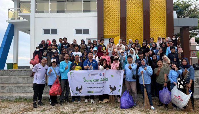 Kadis P2KBP3A Banggai Ikut Turun Langsung Sukseskan Gerakan ASRI di Pantai Kilo Lima