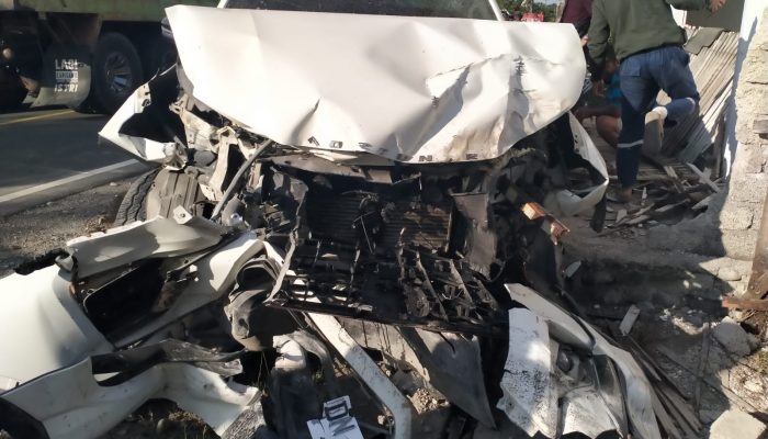 Hilang Kendali, Fortuner Tabrak Pagar Rumah di Tangkiang: Kerugian Ditaksir Rp100 Juta