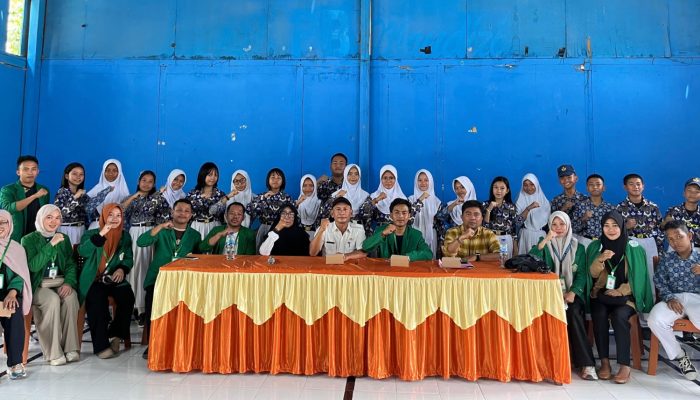 Mahasiswa KKN Unismuh Luwuk Bangun Kesadaran Remaja Lewat Edukasi Hukum, Narkoba, dan Kosmetik Aman
