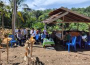 Bhabinkamtibmas Polsek Banggai Dampingi Panen Jagung di Desa Kokini