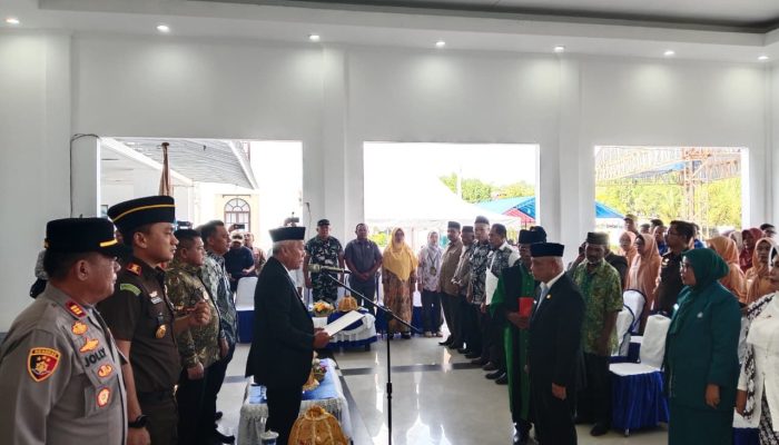Sinergi Polri: AKP Jolly R. Lengkong Hadiri Pengambilan Sumpah Jabatan Sekda Balut