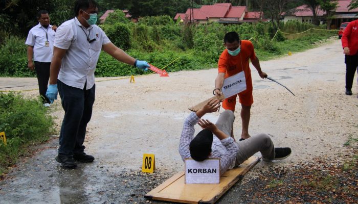 Polres Banggai Gelar Rekonstruksi Pembunuhan Sadis 2 Warga Lobu, Pelaku Peragakan 20 Adegan