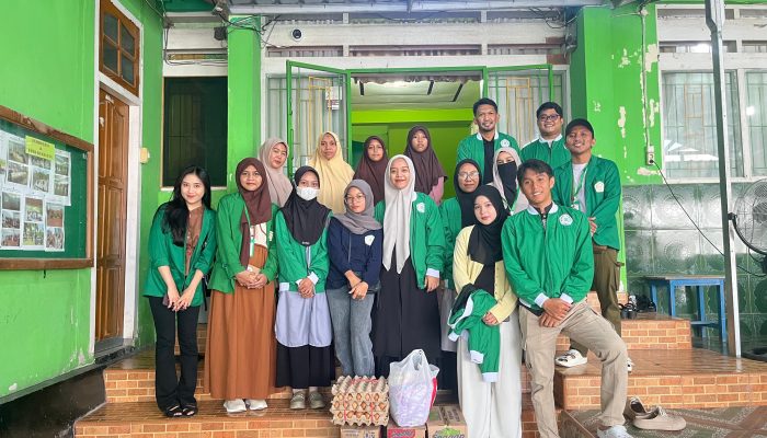 Mahasiswa KKN-MB Unismuh Luwuk Posko Kota Berbagi ke Panti Asuhan Aisyiyah