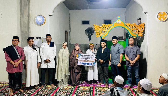 DPC Gerindra Banggai Safari Ramadhan di Pakowa Pagimana, Serahkan Bantuan untuk Pembangunan Masjid