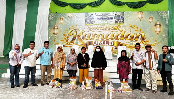 Dibuka Rektor, Ratusan Warga Padati Pasar Murah FEB Unismuh Luwuk