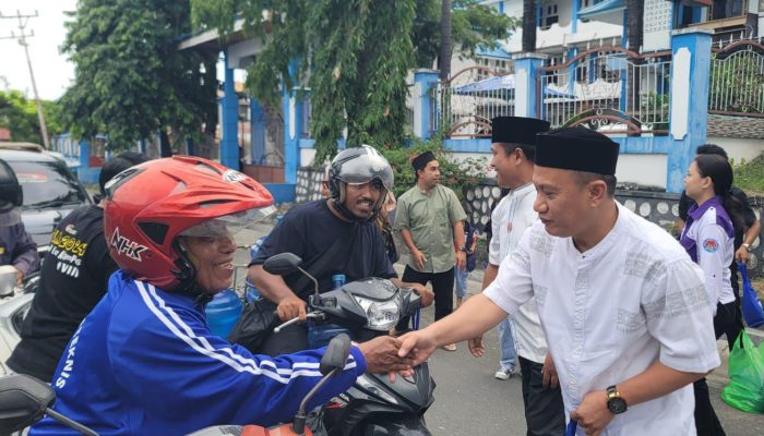 Berkah Ramadhan, Untika Luwuk Bagikan Ratusan Paket Sembako kepada Masyarakat